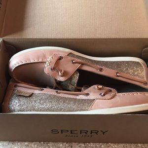 New in box sperrys size 9